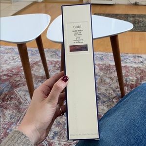 Oribe après beach wave and shine spray